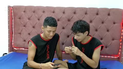 ALEX - TAYLER  -MIKE online show from 01/17/25, 01:56