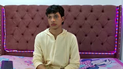 ALEX - TAYLER  -MIKE online show from 01/18/25, 02:02