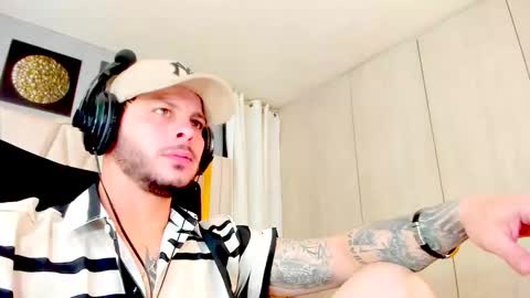 Snapshot of boyxxsexx69 chatting on 11/06/25, 02:56 Mateo online show from 11/06/25, 02:56