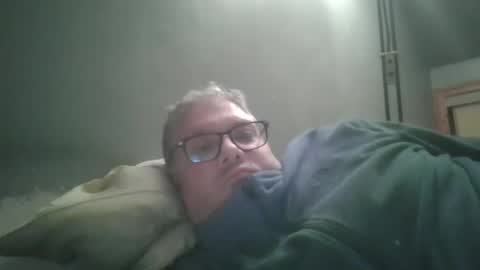 Snapshot of bozo81 chatting on 09/30/25, 12:26 bozo81 online show from 09/30/25, 12:26