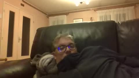 Snapshot of bozo81 chatting on 10/15/25, 05:13 bozo81 online show from 10/15/25, 05:13