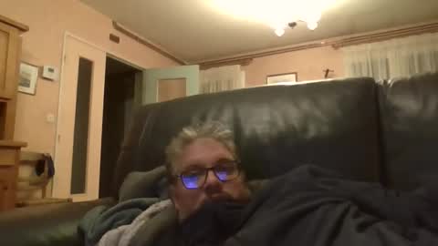 Snapshot of bozo81 chatting on 11/05/25, 04:29 bozo81 online show from 11/05/25, 04:29