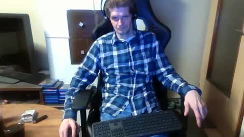 Snapshot of bponie1 chatting on 12/22/24, 01:34 bponie1 online show from 12/22/24, 01:34