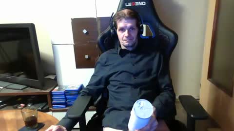 Snapshot of bponie1 chatting on 02/06/25, 05:03 bponie1 online show from 02/06/25, 05:03