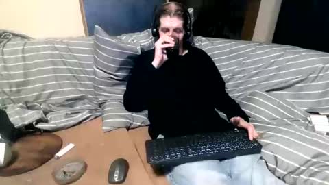 Snapshot of bponie1 chatting on 09/11/25, 01:17 bponie1 online show from 09/11/25, 01:17