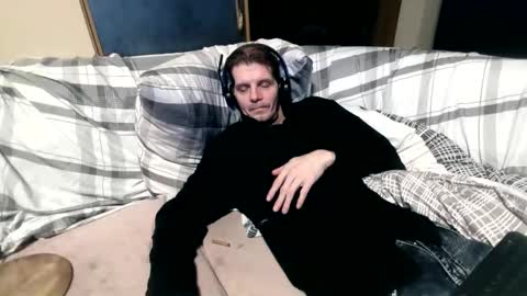 Snapshot of bponie1 chatting on 11/16/25, 04:40 bponie1 online show from 11/16/25, 04:40