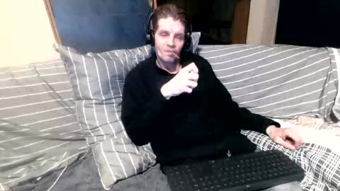 Snapshot of bponie1 chatting on 11/30/25, 12:14 bponie1 online show from 11/30/25, 12:14