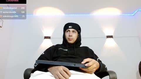 Snapshot of br4ndon_cooper chatting on 11/03/25, 02:29 Brandon online show from 11/03/25, 02:29