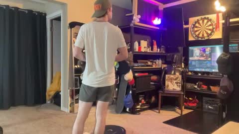 Snapshot of brad_bounce chatting on 04/21/26, 01:18 Brad Ballsy online show from 04/21/26, 01:18