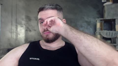 Snapshot of brad_pittfall chatting on 12/31/24, 04:14 ask me online show from 12/31/24, 04:14