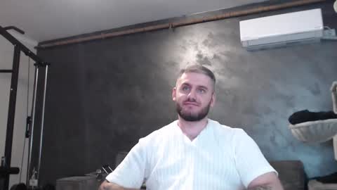 Snapshot of brad_pittfall chatting on 10/01/25, 06:58 ask me online show from 10/01/25, 06:58