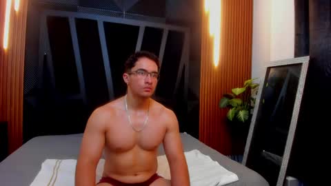 Snapshot of brad_summer chatting on 01/08/25, 11:52 brad summer online show from 01/08/25, 11:52