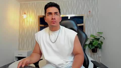 Snapshot of brad_summer chatting on 03/01/25, 05:16 brad summer online show from 03/01/25, 05:16