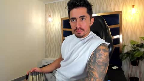 Snapshot of brad_summer chatting on 09/16/25, 05:25 brad summer online show from 09/16/25, 05:25