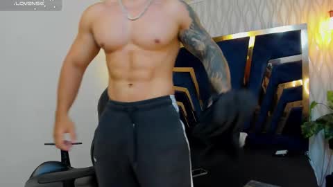 Snapshot of brad_summer chatting on 09/21/25, 05:14 brad summer online show from 09/21/25, 05:14