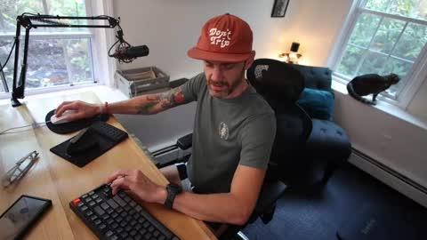 Snapshot of bradbronton chatting on 10/14/25, 07:14 BradBronton online show from 10/14/25, 07:14