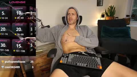 Snapshot of bradbronton chatting on 11/08/25, 12:38 BradBronton online show from 11/08/25, 12:38