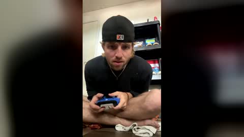 Snapshot of braden_thompson2012 chatting on 04/27/26, 10:08 braden_thompson2012 online show from 04/27/26, 10:08