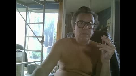 Snapshot of bradysboy chatting on 11/16/25, 12:22 bradysboy online show from 11/16/25, 12:22