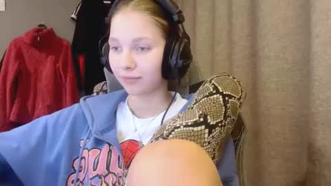 Snapshot of brandamatteson chatting on 11/04/25, 04:28 Alice online show from 11/04/25, 04:28