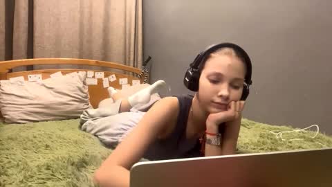 Snapshot of brandamatteson chatting on 12/03/25, 04:05 Alice online show from 12/03/25, 04:05