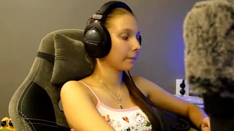 Snapshot of brandamatteson chatting on 12/15/25, 04:33 Alice online show from 12/15/25, 04:33