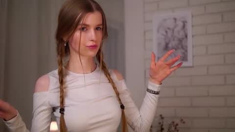 Snapshot of brave_journey chatting on 03/03/25, 03:31 Eli online show from 03/03/25, 03:31