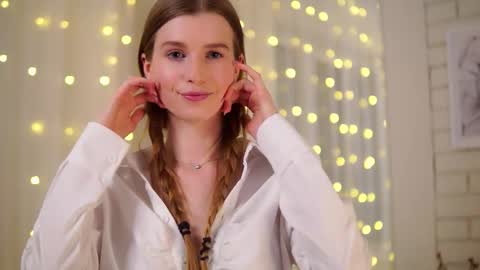 Snapshot of brave_journey chatting on 03/03/25, 06:33 Eli online show from 03/03/25, 06:33