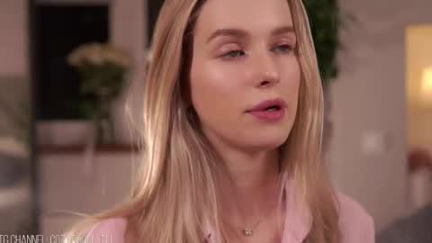 Snapshot of brave_journey chatting on 09/30/25, 09:53 Eli online show from 09/30/25, 09:53