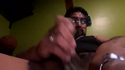 Snapshot of bravo323 chatting on 09/17/25, 06:04 bravo323 online show from 09/17/25, 06:04