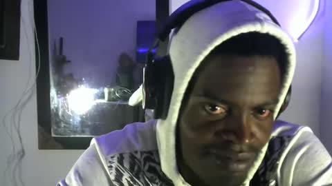 Snapshot of brayan1111x chatting on 11/14/25, 01:37 brayan1111x online show from 11/14/25, 01:37