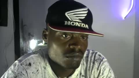 Snapshot of brayan1111x chatting on 11/18/25, 02:06 brayan1111x online show from 11/18/25, 02:06