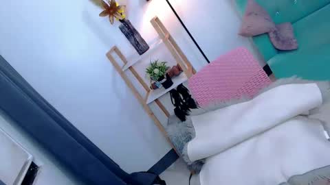 Snapshot of brazeen chatting on 12/19/25, 11:06 brazeen online show from 12/19/25, 11:06