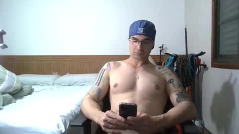 Snapshot of braziliannakedguy chatting on 10/19/25, 12:44 Fabio online show from 10/19/25, 12:44