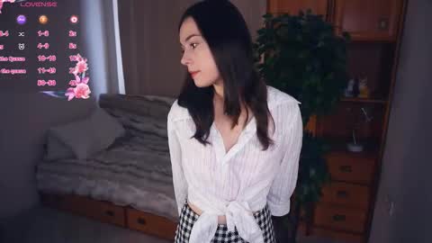 Mia Bunyard online show from 10/13/25, 07:52