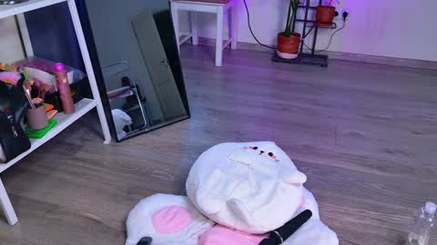 Snapshot of breeding_material chatting on 12/13/25, 07:53 Ashley Dolce and Lou online show from 12/13/25, 07:53