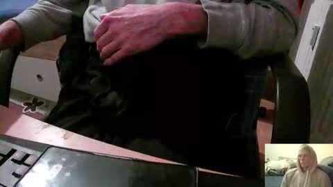 Snapshot of bremer64 chatting on 10/19/25, 10:27 bremer64 online show from 10/19/25, 10:27