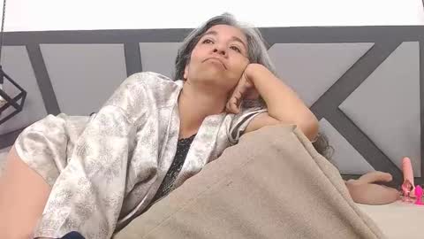 BRENDA VELASQUEZ online show from 10/10/25, 09:03