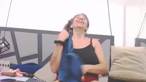 BRENDA VELASQUEZ online show from 10/24/25, 07:43