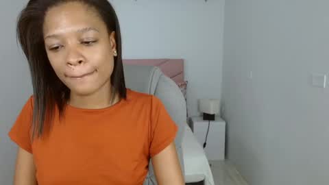 Snapshot of brendathompson_ chatting on 01/20/25, 03:18 Brenda online show from 01/20/25, 03:18
