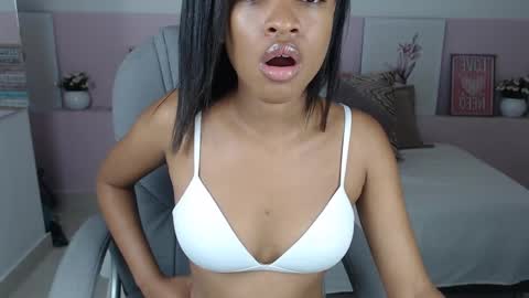 Snapshot of brendathompson_ chatting on 02/04/25, 12:33 Brenda online show from 02/04/25, 12:33