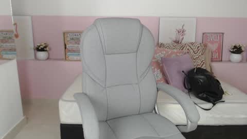 Snapshot of brendathompson_ chatting on 02/10/25, 12:18 Brenda online show from 02/10/25, 12:18