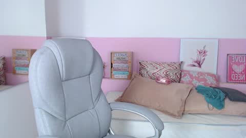 Snapshot of brendathompson_ chatting on 02/22/25, 12:08 Brenda online show from 02/22/25, 12:08