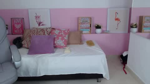 Snapshot of brendathompson_ chatting on 02/25/25, 02:00 Brenda online show from 02/25/25, 02:00