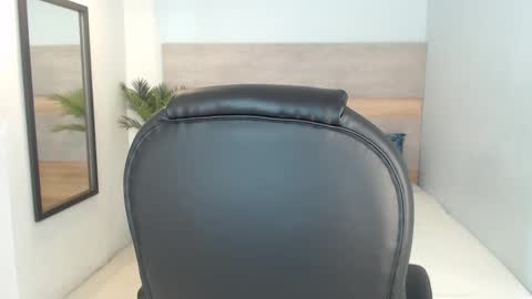 Snapshot of brendathompson_ chatting on 09/17/25, 01:40 Brenda online show from 09/17/25, 01:40