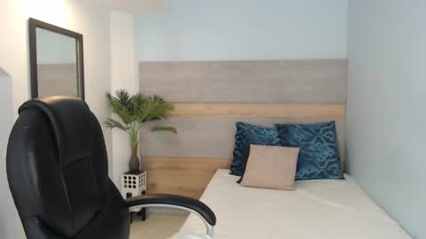 Snapshot of brendathompson_ chatting on 09/19/25, 02:02 Brenda online show from 09/19/25, 02:02