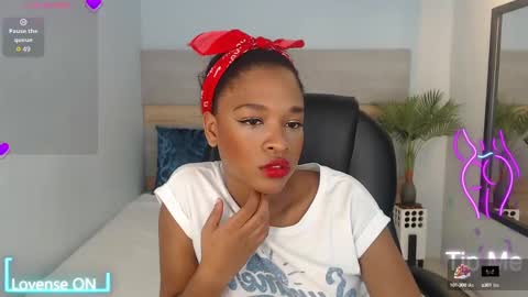 Snapshot of brendathompson_ chatting on 10/15/25, 03:06 Brenda online show from 10/15/25, 03:06