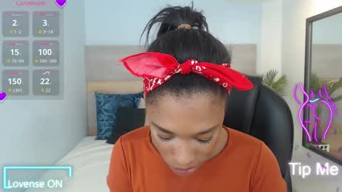 Snapshot of brendathompson_ chatting on 10/21/25, 02:12 Brenda online show from 10/21/25, 02:12