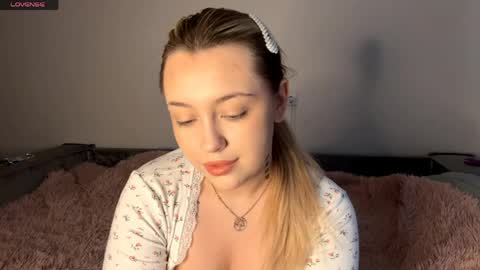 Snapshot of brendelle chatting on 04/12/26, 07:24 Mia online show from 04/12/26, 07:24
