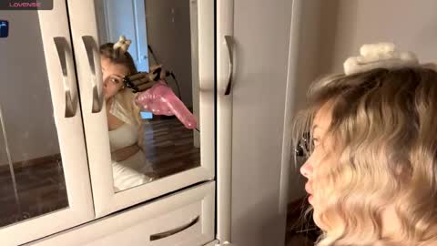 Snapshot of brendelle chatting on 04/21/26, 07:47 Mia online show from 04/21/26, 07:47